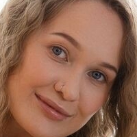 Eliness Meztelen