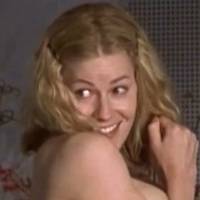 Elisabeth Shue Meztelen