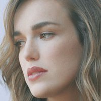 Elizabeth Henstridge Meztelen