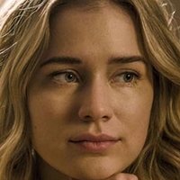 Elizabeth Lail Meztelen