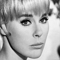 Elke Sommer Meztelen