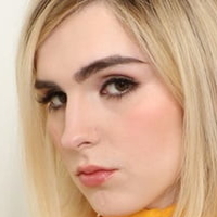 Ella Hollywood Meztelen