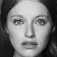 Ella-June Henrard Meztelen