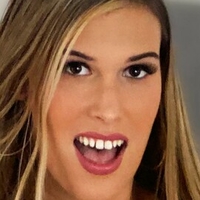 Ella Vatrap Meztelen