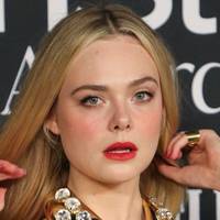 Elle Fanning Meztelen