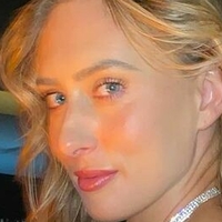 Elle T Meztelen