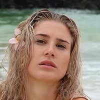 Emelia Surch Meztelen