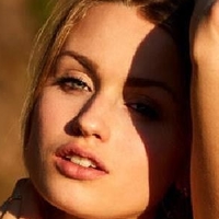 Emilia Jung Meztelen
