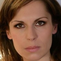 Emilie Colli Meztelen