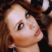 Emily Addison Meztelen