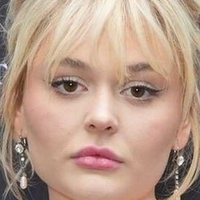 Emily Alyn Meztelen
