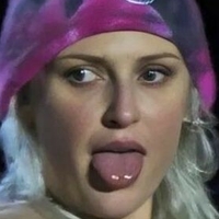 Emily Armstrong Meztelen