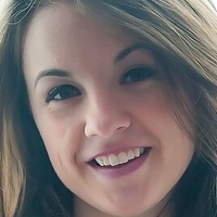 Emily Born Meztelen