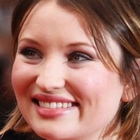 Emily Browning Meztelen