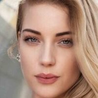 Emily Crighton Meztelen