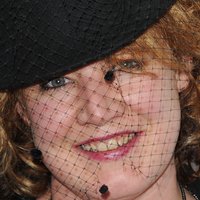 Emily Lloyd Meztelen