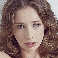 Emily M.G.A. Meztelen