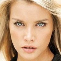 Emily Maddison Meztelen
