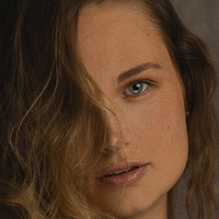 Emily River Meztelen