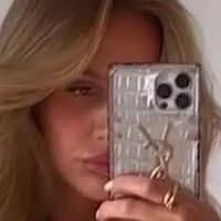 Emily Shak Meztelen