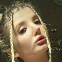 emilyon Meztelen