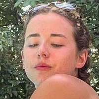 EmilyThankYouNext Meztelen