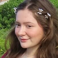 Emma Kenney Meztelen