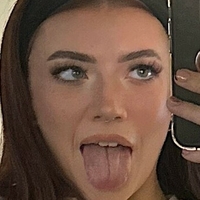 Emma Riott Meztelen