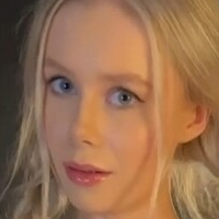 Emrose Meztelen