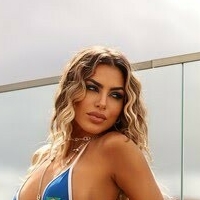 Erika Schneider Meztelen