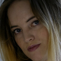 Erika Willis Meztelen