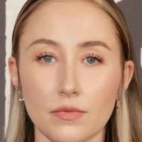 Erin Doherty Meztelen