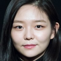 Esom Meztelen