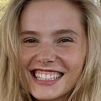 Esther Graf Meztelen
