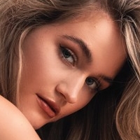 Eva Krämer Meztelen