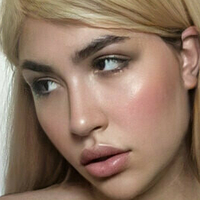 Evelyn Felix Meztelen