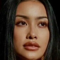 eyoung Meztelen