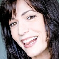 Fannie Brett Meztelen