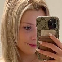 Feliz Nicole Meztelen