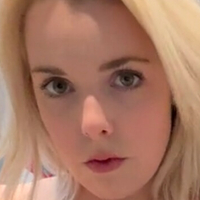 Feliz R. Nicole Meztelen