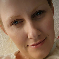Flora Freyr Meztelen