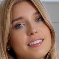 Freya Mayer Meztelen