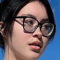 GiGi Meztelen