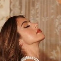Grace Elizabeth Valentino Meztelen