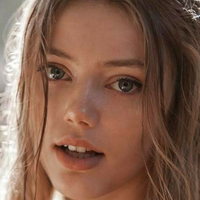 Grace Van Dien Meztelen