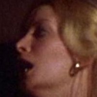 Gwen Lewis Meztelen