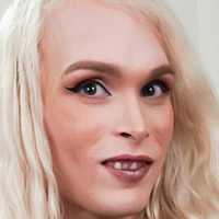 Gwen Phoenix Meztelen