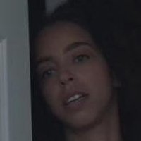 Hayley Law Meztelen