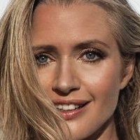Hayley McQueen Meztelen