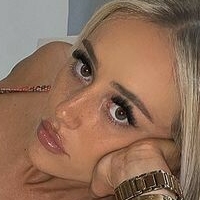 Holly Matthews Meztelen